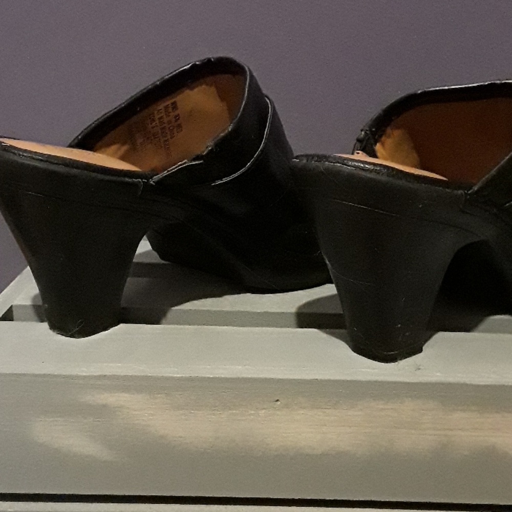 SOLD. Clogs - Picture 4 of 4